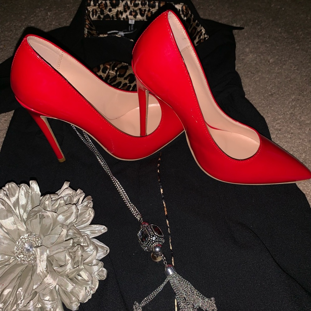 Red Pumps